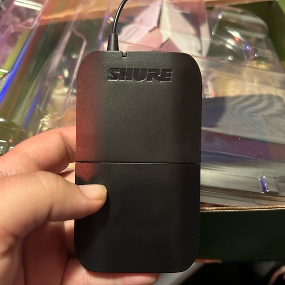 Shure BLX14/PGA31 Wireless Headworn Microphone System - Picture 5 of 12